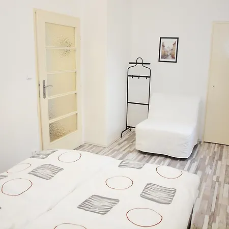 Na Parukarce Zizkov Apartment
